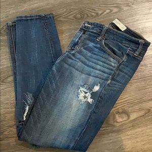 Distressed boyfriend jeans Abercrombie and Fitch
